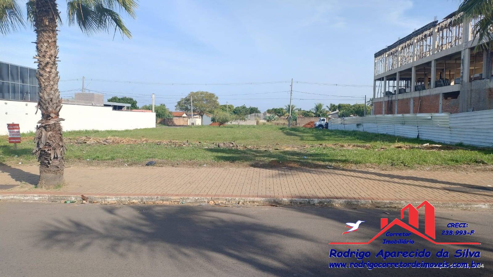 Terreno à venda, 600m² - Foto 1