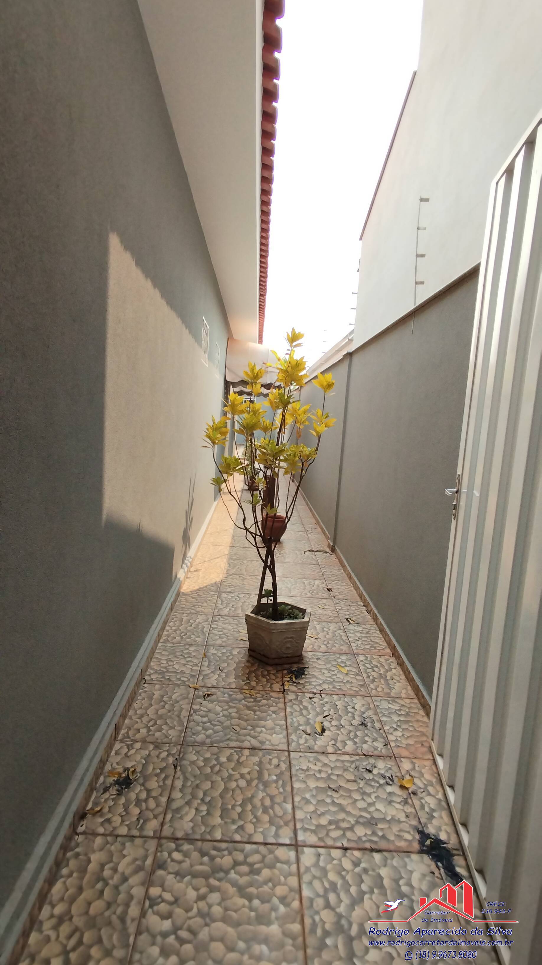 Casa à venda com 3 quartos, 250m² - Foto 2