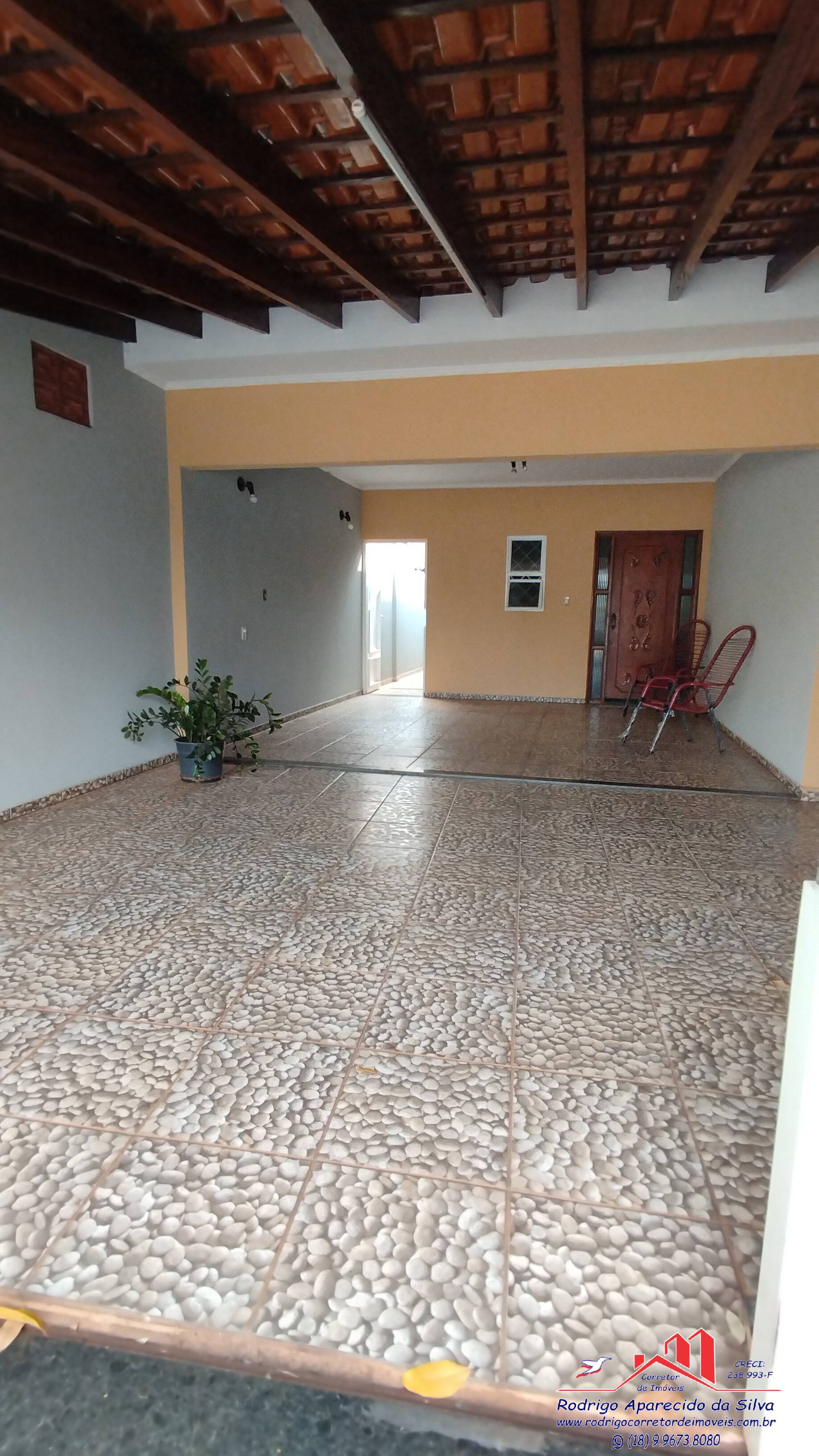 Casa à venda com 3 quartos, 250m² - Foto 1
